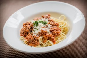 Teller mit Spaghetti Bolognese